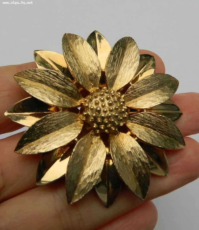 Sara Coventry Sunflower  Brooch , Satin Petals, Gold Tone