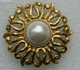 Olga Zakharova Jewellery - Brooches - Alfred Sung , Sun,  big Brooch , gold tone  with Perl