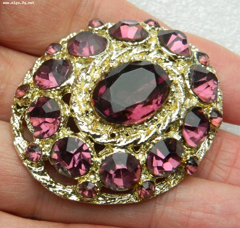 Beautiful Vintage Oval Shape Brooch with Purple Rhinestones