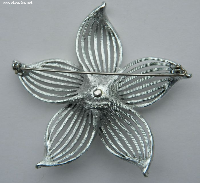 Sarah Coventry, Brooch, Silver Tone, Flower with Pearl Centre