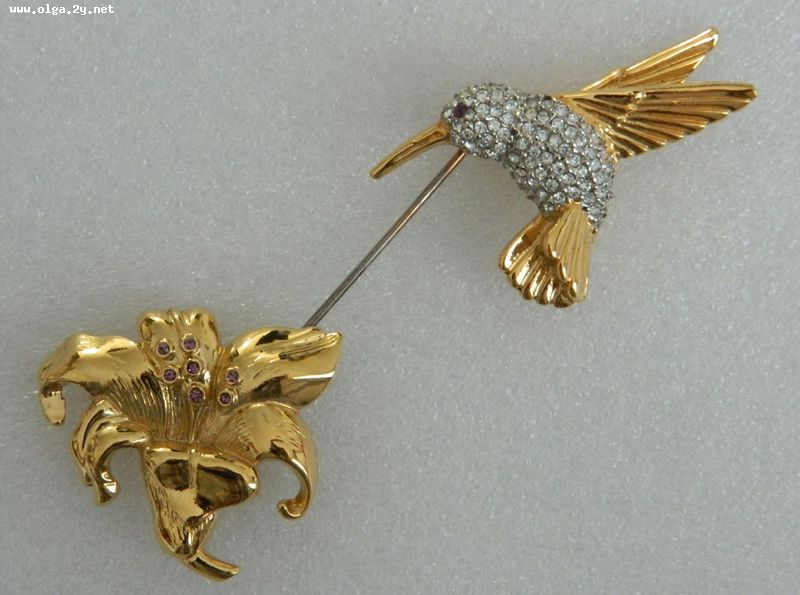 Butler Vintaje Hummingbird Pin with Flower