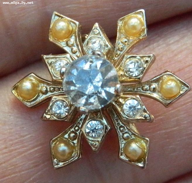 CoroTiny Little Small Round Crystal Rhinestones and Pearls Gold Toned Brooch
