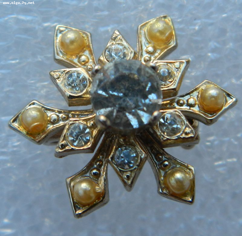 CoroTiny Little Small Round Crystal Rhinestones and Pearls Gold Toned Brooch