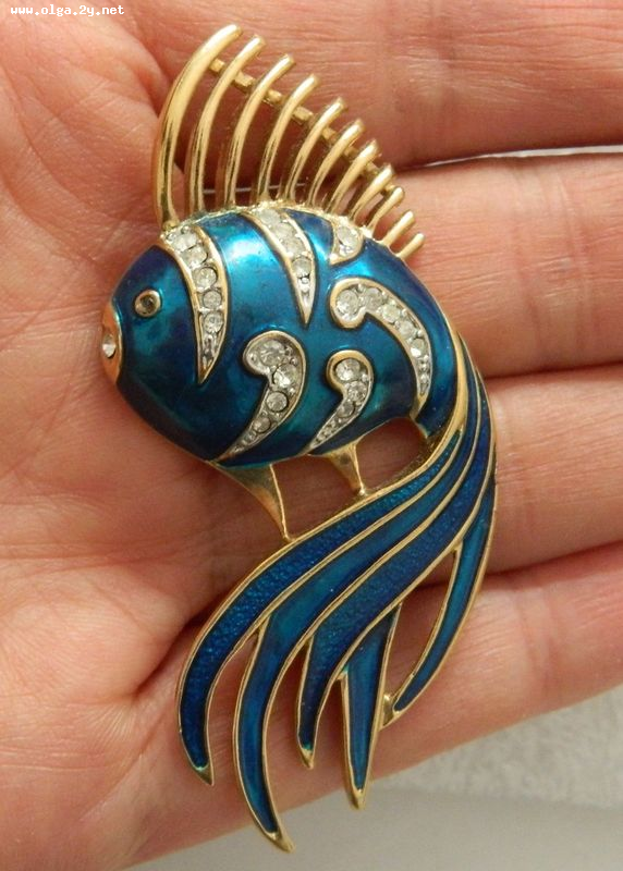 Vintage FAC signet Angel Blue Fish Brooch, Fifth Avenue, Butler Family