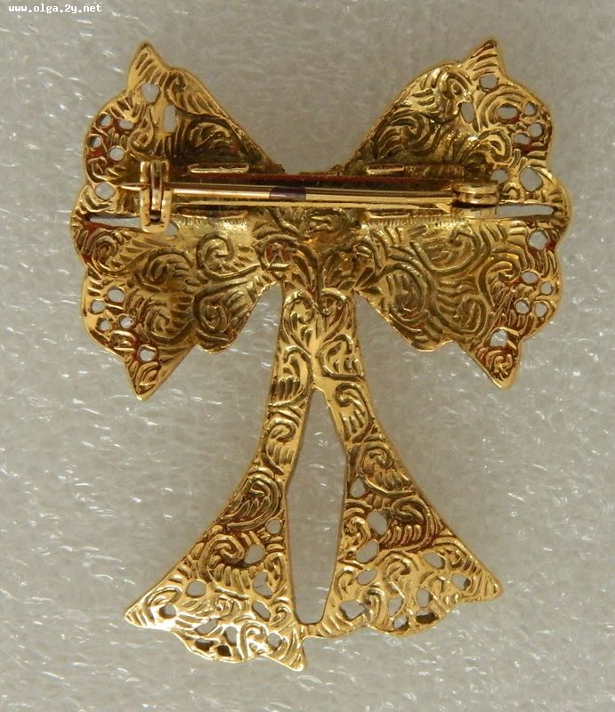 Vintage Bow Ghritmas, Old Gold-Tonewith Big Pearl Brooch, Open work