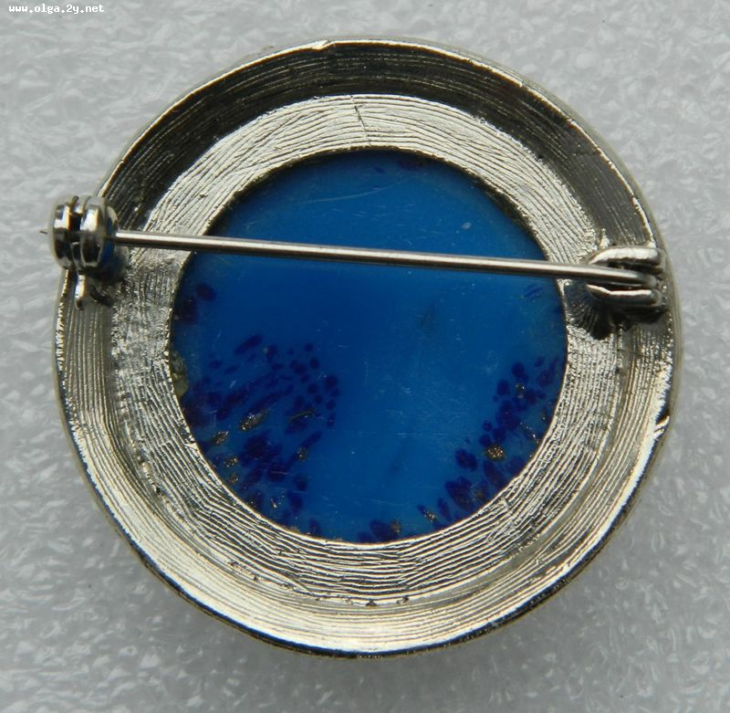 Royal BlueLapis Lapis Brooch Large Stone, Round Shap, Silver-tone Frame