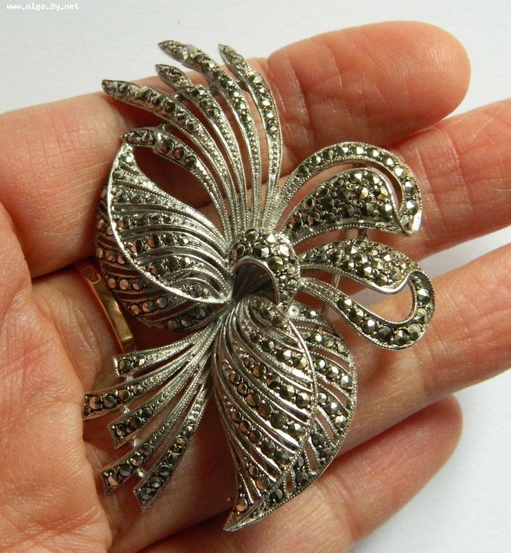 Vintage1970s Marcasite FloralLeafs Brooch