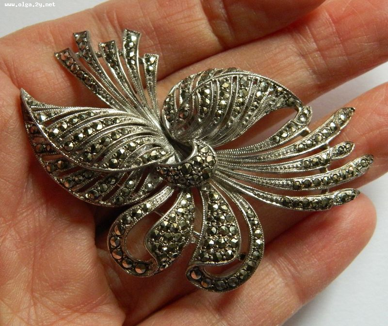 Vintage1970s Marcasite FloralLeafs Brooch