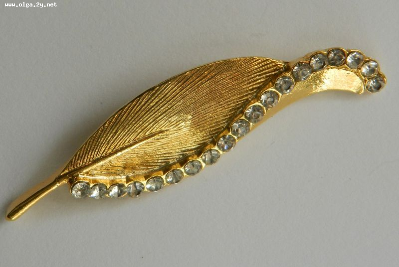Gerry's Brooch, Gold toned Leafwith Rhinestones