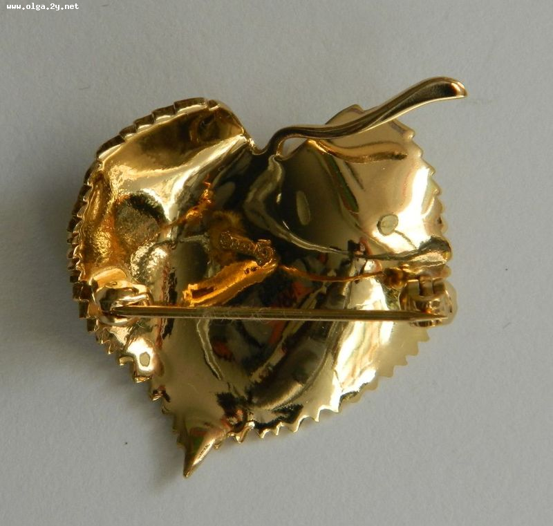 Gerry's Vintage Gold Toned Brooch with a Pearl