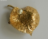 Olga Zakharova Jewellery - Brooches - Gerry's Vintage Gold Toned Brooch with a Pearl