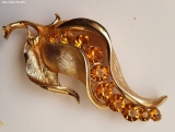 Olga Zakharova Jewellery - Brooches - Vintage Brooch, Pea, Gold Tone. Amber ColourRhinestones