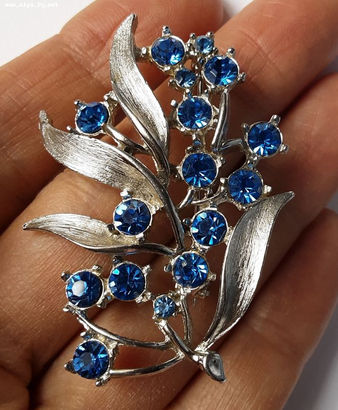 Beautiful Floral Brooch, Silver Toned with BlueRhinestones