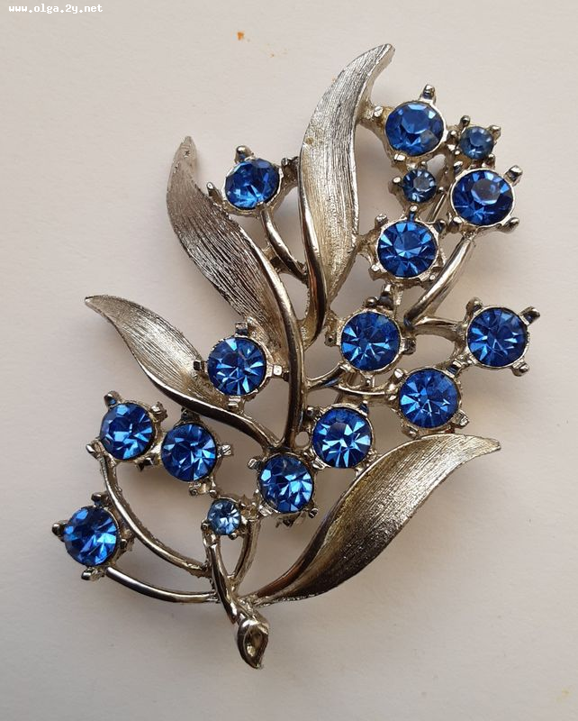 Beautiful Floral Brooch, Silver Toned with BlueRhinestones