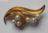 Olga Zakharova Jewellery - Brooches - Napier Unsighnet, Beautiful Flower Leaf Brooch< Golden Metal , Pearls