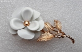 Olga Zakharova Jewellery - Brooches - Avon Vintage Brooch White Enamel Fliwer Gold Tone