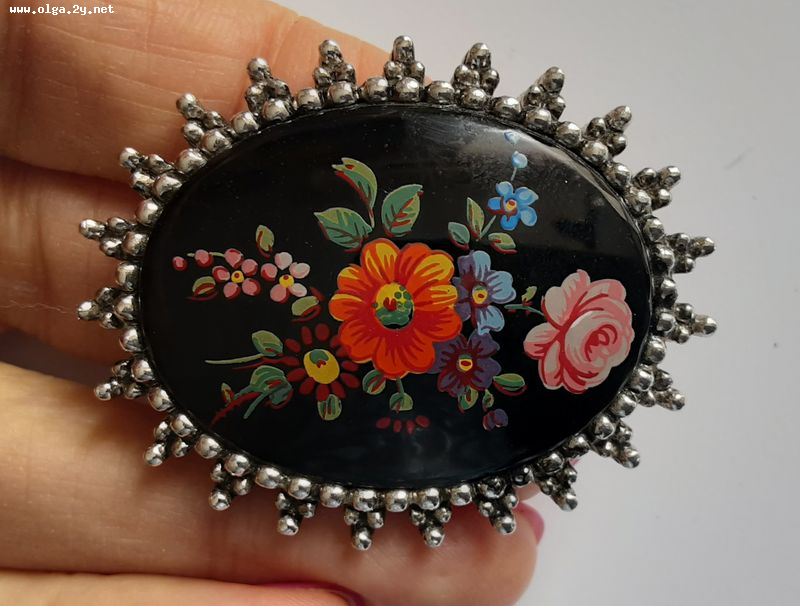 Sarah, Canada brooch, handpaind flowers on black enamel oval shape