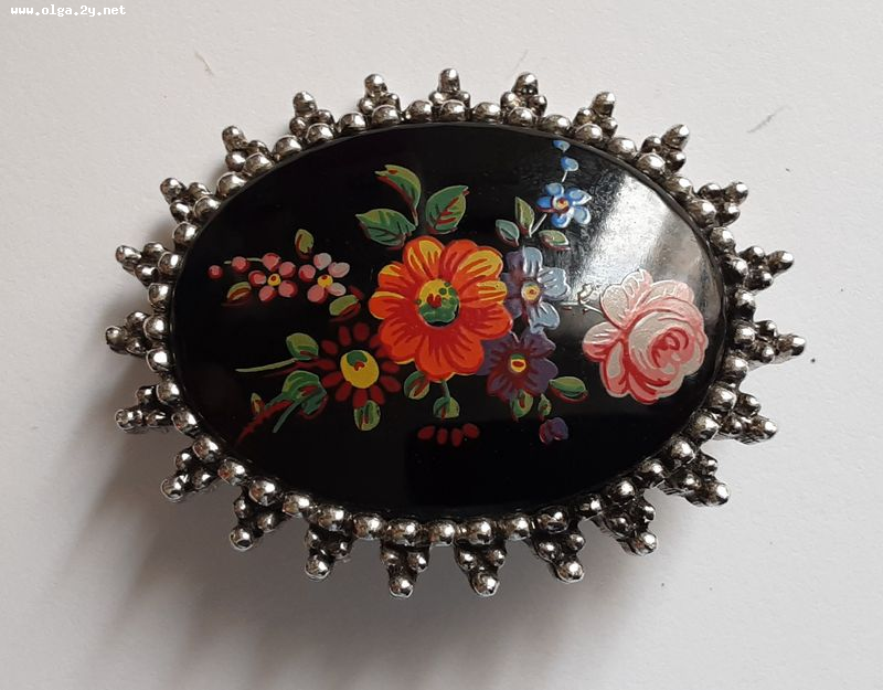 Sarah, Canada brooch, handpaind flowers on black enamel oval shape