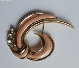 Olga Zakharova Jewellery - Brooches - Trifary vintage Brooch, Pink Swirl Enamel in gold tone frame with three rhinestone